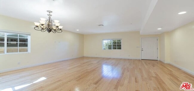 Photo - 2020 Hillcrest Dr