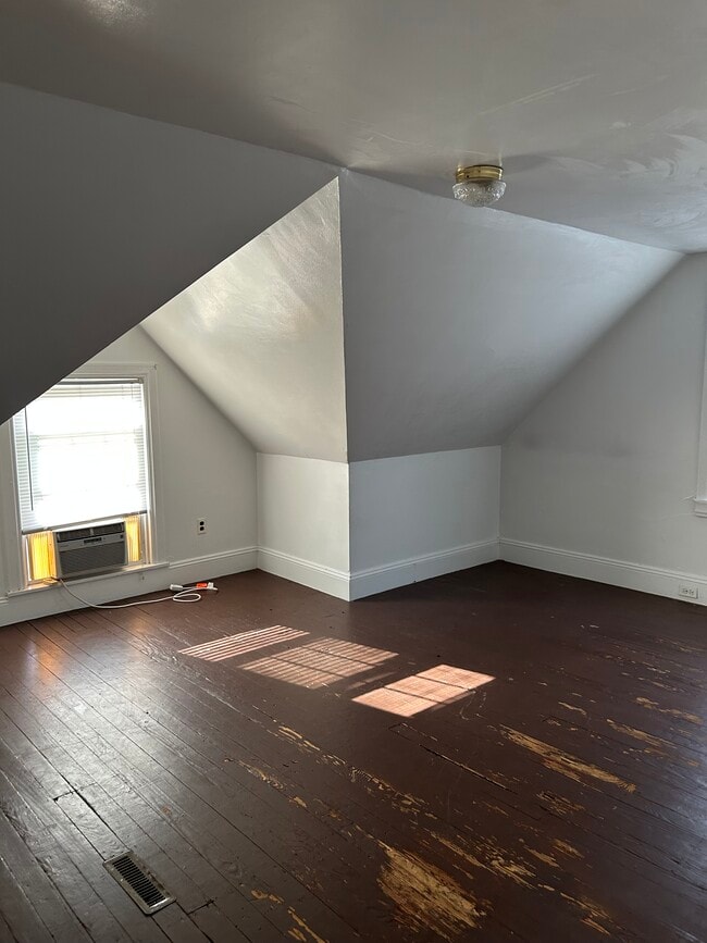 Photo - 1633 Old York Rd Unidad 2