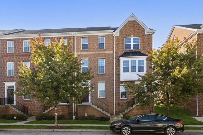 Luxury 3-Bed, 4-Bath Townhouse with Modern... - Luxury 3-Bed, 4-Bath Townhouse with Modern...