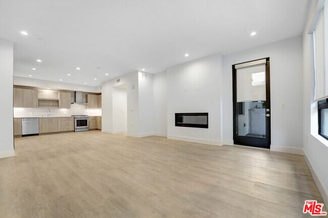 Photo - 5955 Saturn St