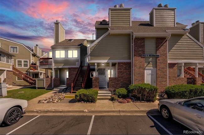 Building Photo - 942 S Dearborn Way Unit 3