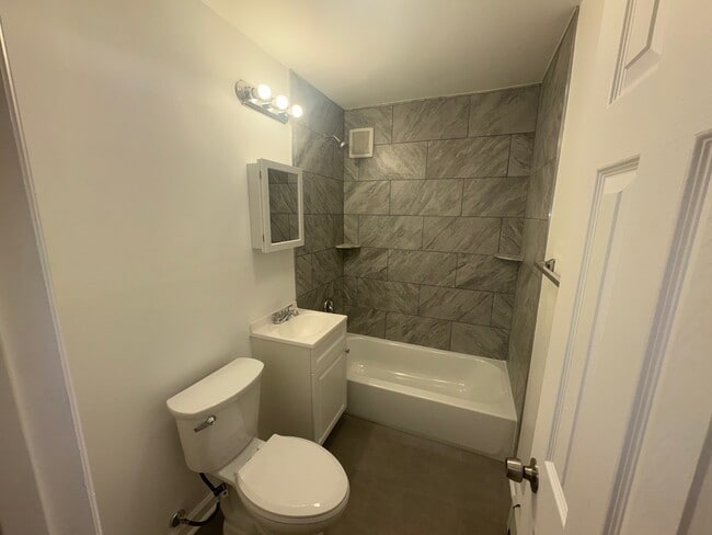 Photo - 702-704-704 Fifth Ave Unit A4