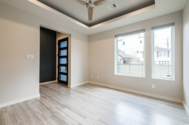 Photo - 711 W Clay St