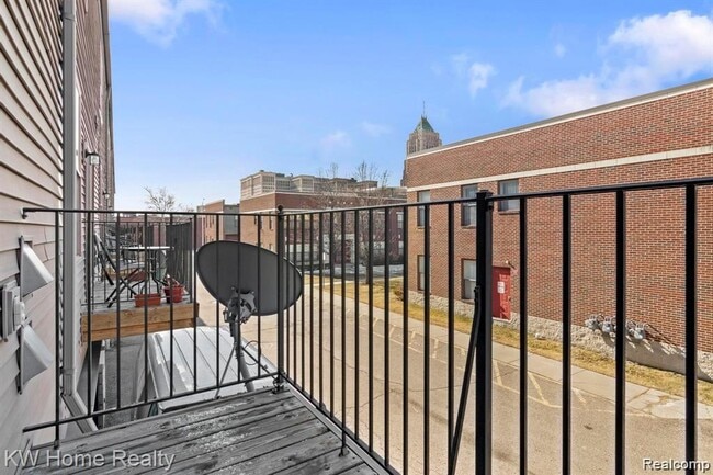 Photo - 7637 Woodward Ave