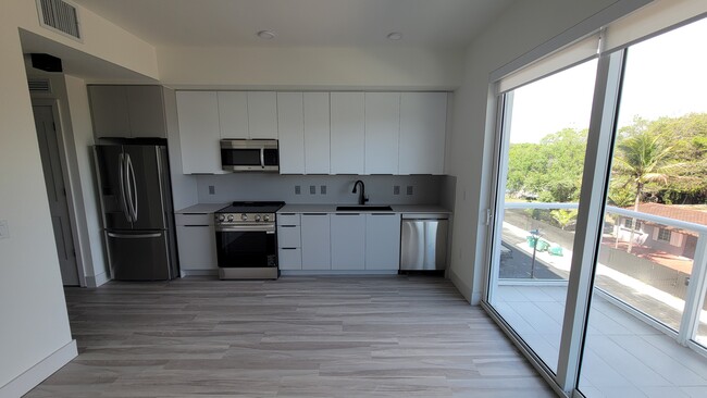 Building Photo - 2385 NE 187th St Unit S2