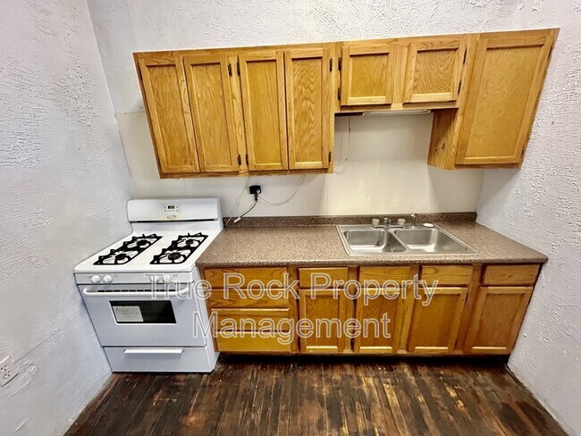Photo - 208 E Main St