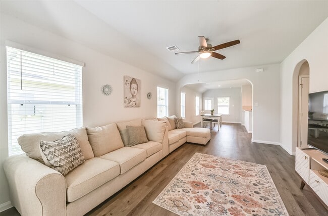 Building Photo - 5522 Briana Dee Dr