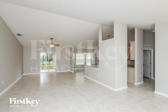 Photo - 766 Altara Ln NE