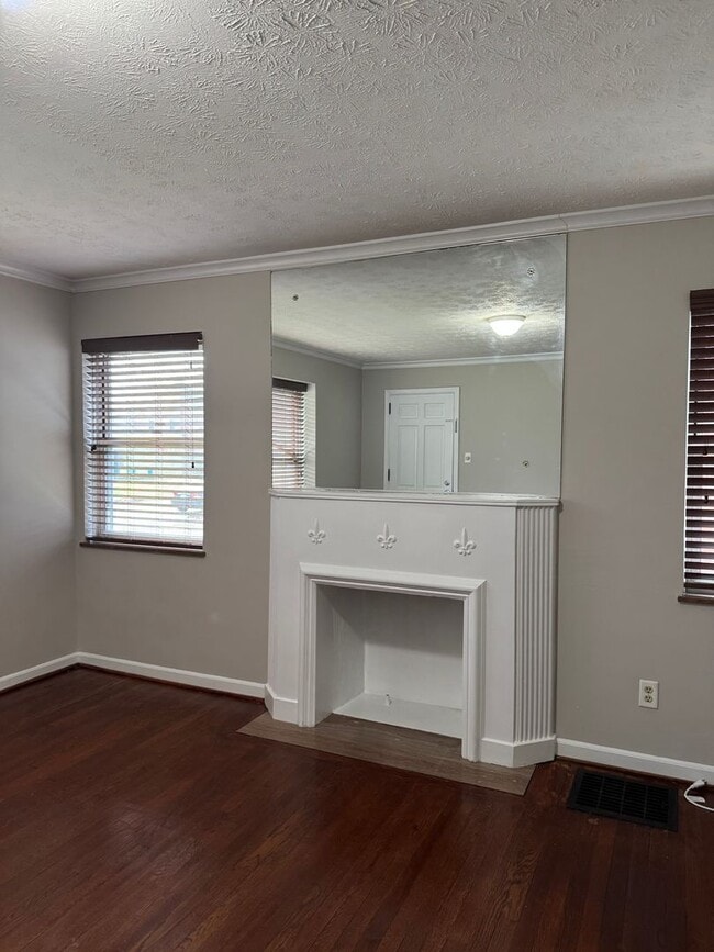 Building Photo - Updated 1 Bedroom in Bexley/Berwick Area Unit B