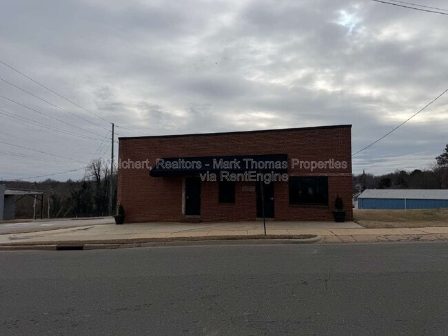 Photo - 141 Depot St