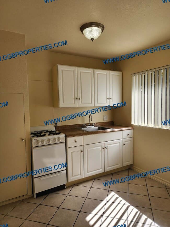 Photo - 10872 Stanford Ave Unit 10872  1/2