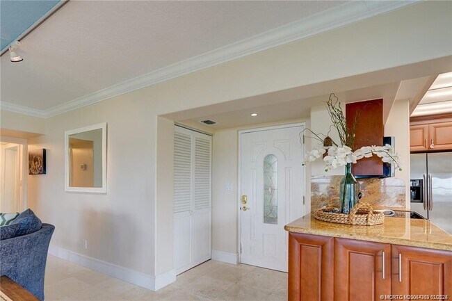 Photo - 1289 NE Ocean Blvd Unidad 6