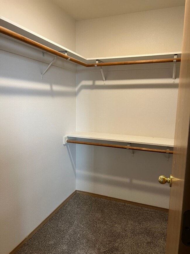 Building Photo - Nice Duplex in SW Redmond Rental
