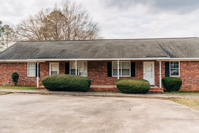 Photo - 1202 Douglas MacArthur St Unit Sampson Place Apartments