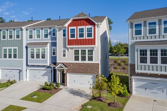 Building Photo - Spacious 4-Bed Home! Modern Kitchen, High Ceilings, Dual Primaries, Laundry Room, Pet Friendly!