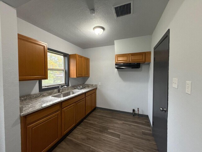 Photo - 2318 W 33rd St S