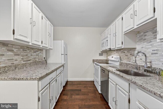 Photo - 2555 Pennsylvania Ave NW Unidad 319