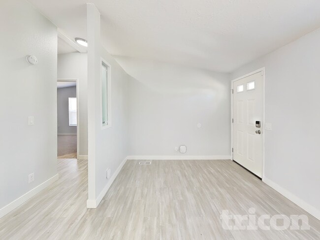 Photo - 1299 Mobile St