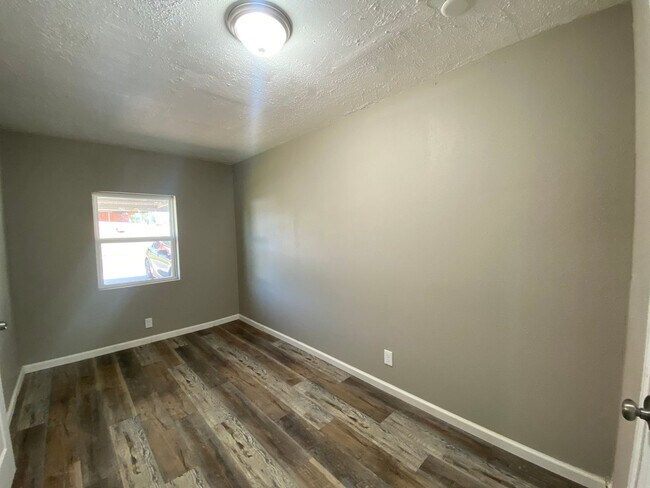 Photo - Charming 5 Bedroom House