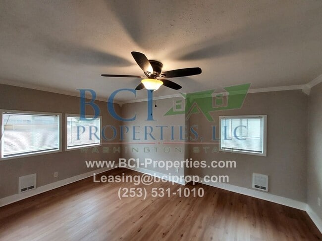 Photo - Beautifully remodeled 2 bedroom Duplex nex...