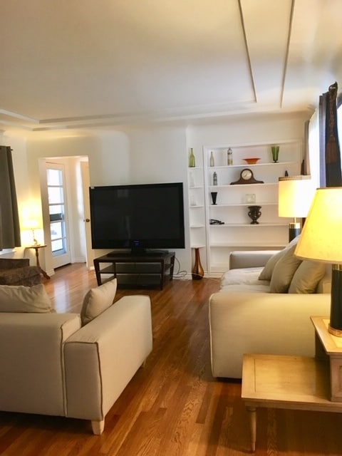 Photo - 10720 Hortense St Casa