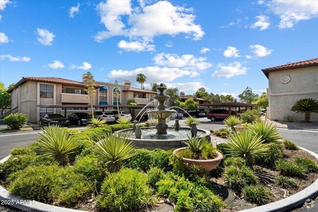 Building Photo - 7557 N Dreamy Draw Dr Unit 226 Rental