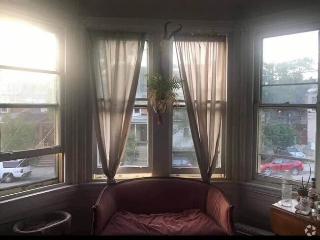Building Photo - 4822 Florence Ave Unit Studio 267-438-0358 text Rental