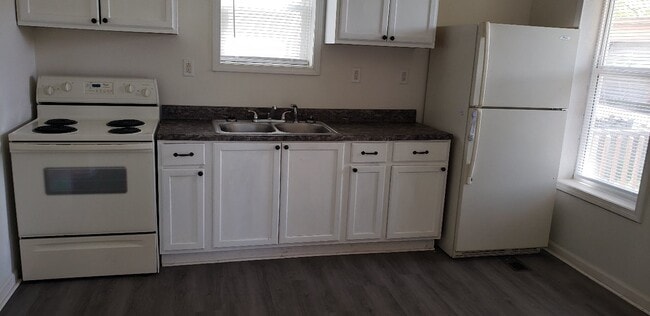 Building Photo - 631 E Monroe St Unit 1