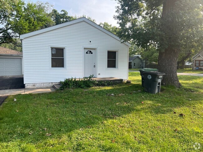 Building Photo - Newly remodeled 2 bedroom Home!