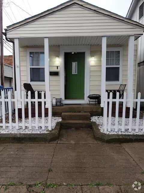 Building Photo - 103 E 4th St Rental