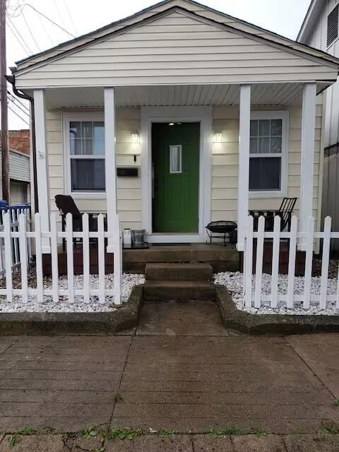 Photo - 103 E 4th St House