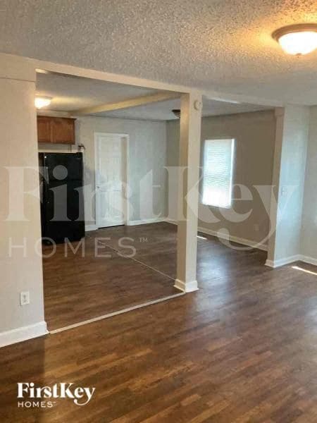 Photo - 817 Beechwood Ave SW