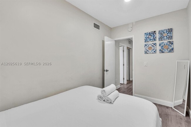 10002 E Bay Harbor Dr Unit 7