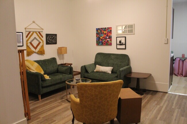 Photo - 121 E Pomfret St Unit #1
