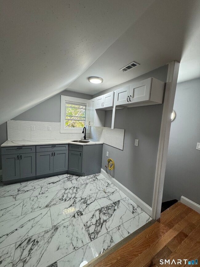 Photo - 231 Davenport Ave Unit 3