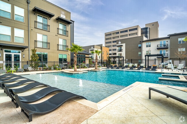 Pool - MAA Park Point