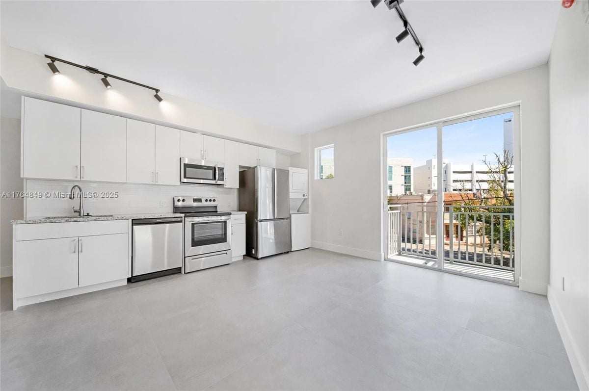 Photo - 1536 NW 15th Ave Apartment