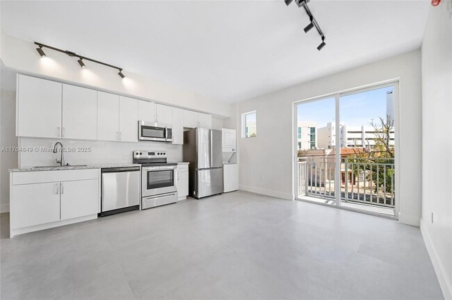 Building Photo - 1536 NW 15th Ave Rental