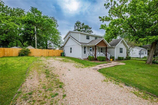 Photo - 718 W Maple St