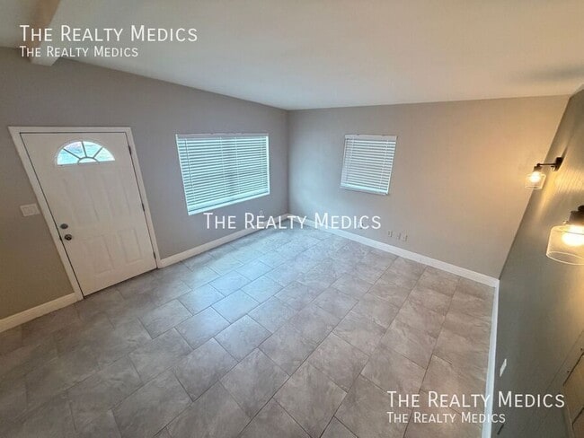 Photo - 3612 Surrey Dr