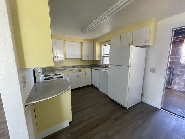 Photo - 3 bedroom 1 1/2 bath newly remodeled Roseb...