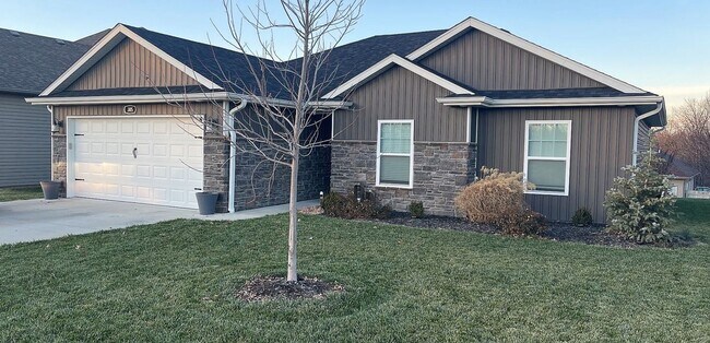 Building Photo - 3 Bedroom 2 Bath Home- Off Green Meadows Rd