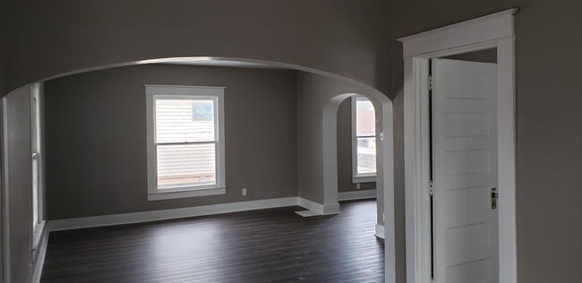 Building Photo - 3 bedroom 2 bath Rental