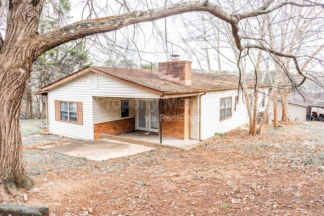 Photo - 2404 Robinson Rd