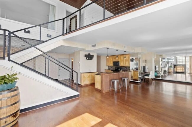Photo - 555 Church St Unit 2300