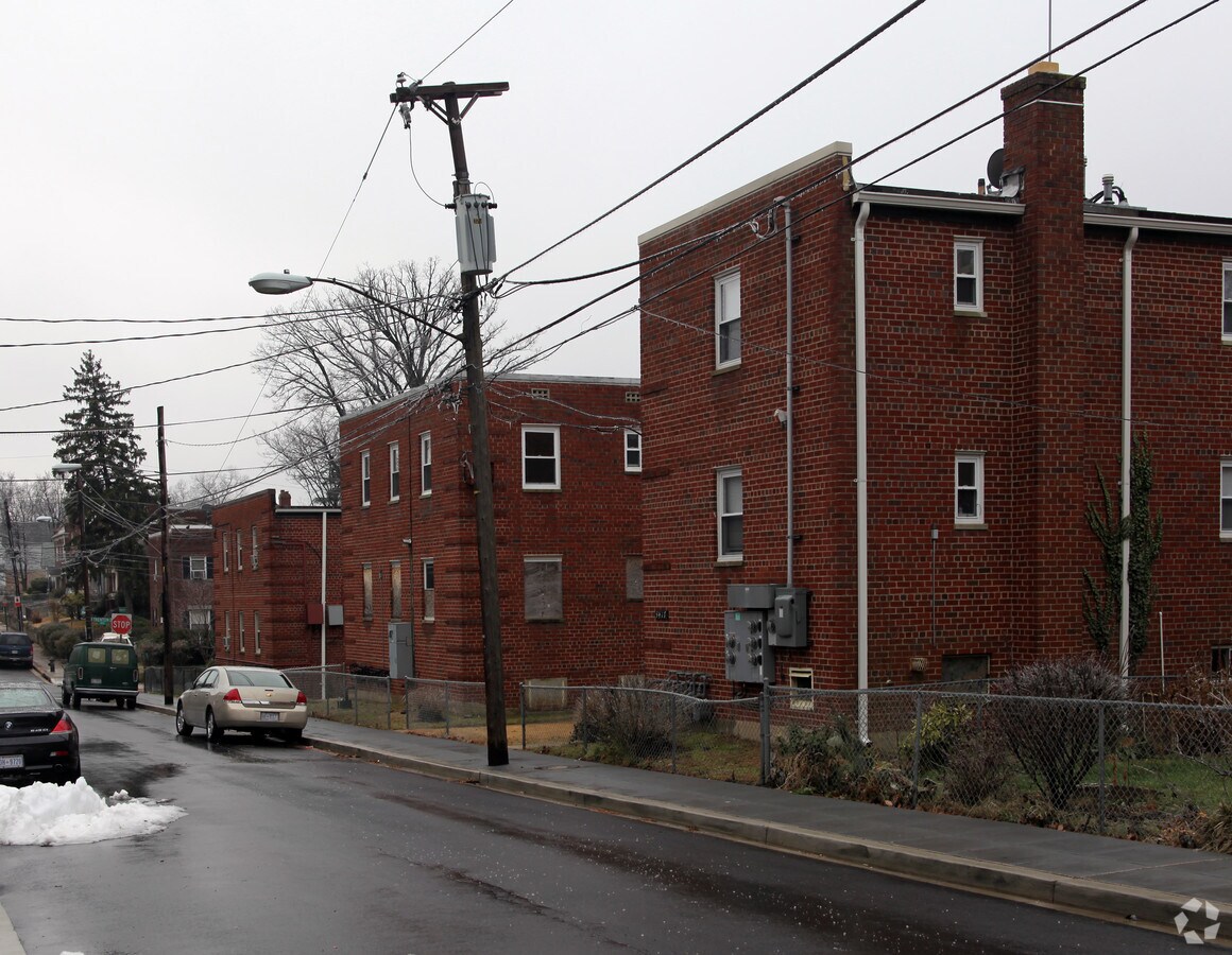 Photo - 3417-3421 Brothers Pl SE