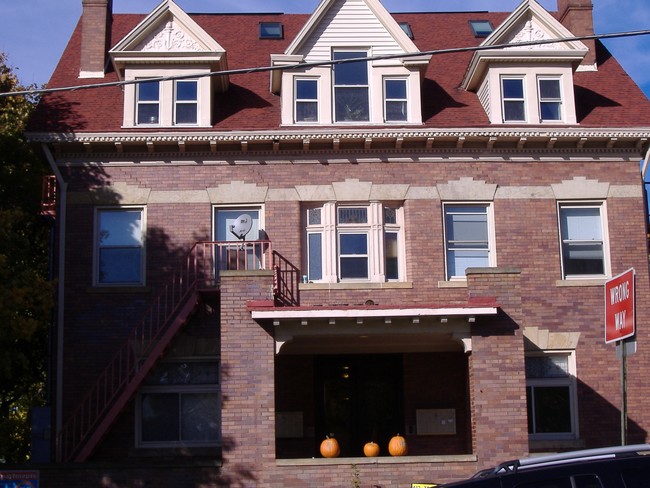 Photo - 5819 Bartlett St