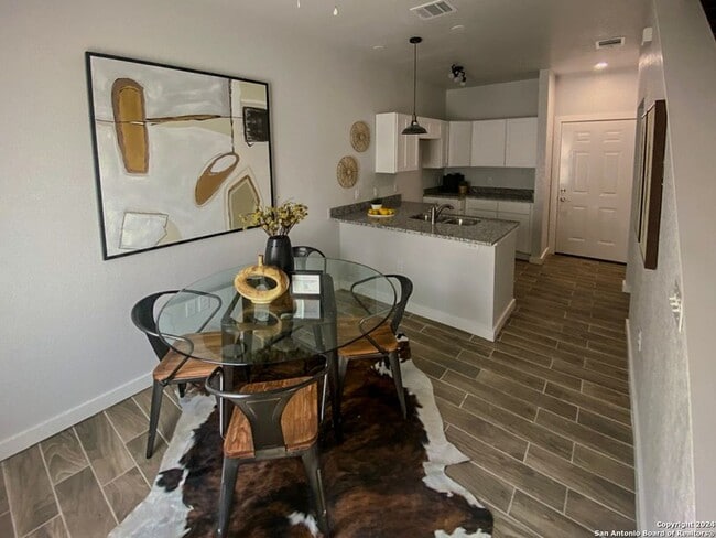 Photo - 143 Lucas St
