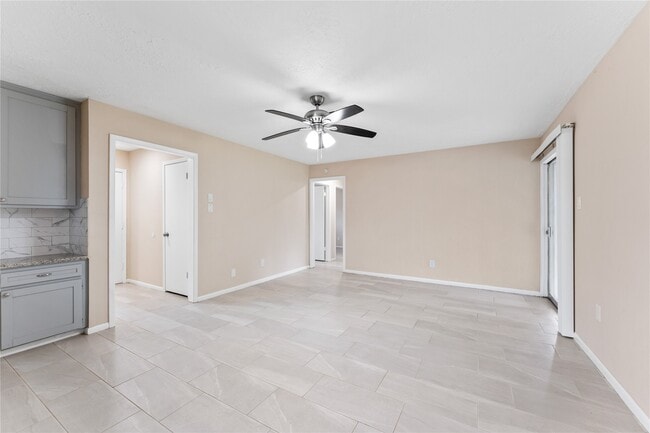Photo - 1431 Epsilon St