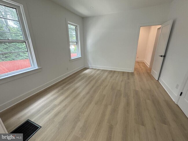 37 Bank St Unit 1